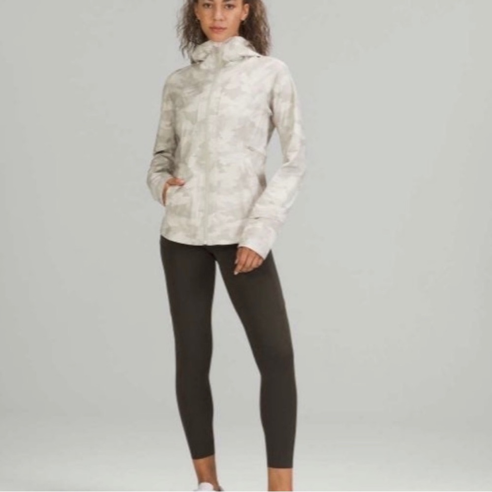NWT Lululemon Rain Jacket - Picture 2 of 9
